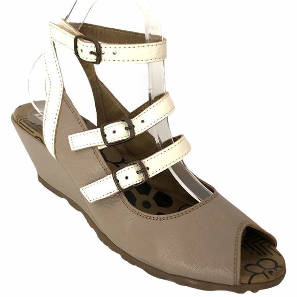 FLY LONDON leather funky strappy  wedge sandals - Picture 12 of 12